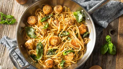 Scallops with Pasta in a Wine Sauce