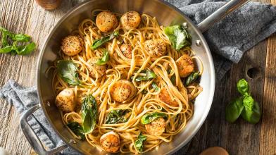 Scallops with Pasta in a Wine Sauce