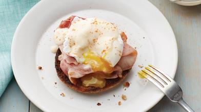 Eggs Benedict with Silken Hollandaise Sauce