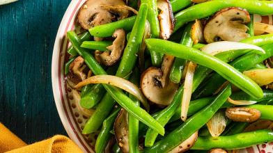 Green Beans with Mushrooms and Onions