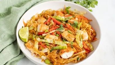 Chicken stir fry with lime wedge