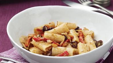 Rigatoni With Sun-Dried Tomatoes, Pesto, And Olives