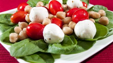 Mozzarella, Tomato and Chickpea Salad 