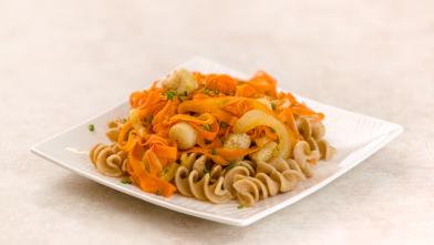 Seared Sea Scallops with Spiralized Carrots and Caramelized Onions