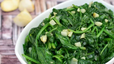 Spinach Sautéed in Garlic and Oil