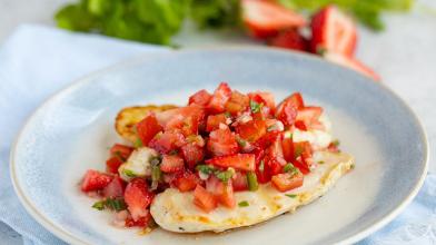 Strawberry-Jalapeño Salsa Over Grilled Chicken