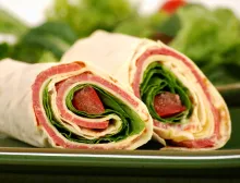 440-diabetic-roast-beef-wrap-sandwich_ThinkstockPhotos-97500092_100918_1021x779.jpg