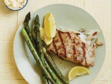 RecId_633_buttery lemon grilled fish on asparagus_4IngredientCookbook_022518_4131098897.jpg