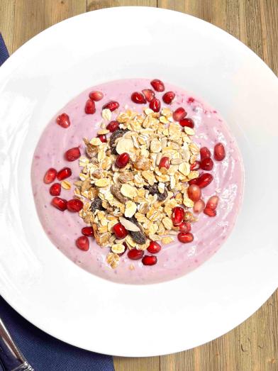pomegranate raspberry smoothie bowl