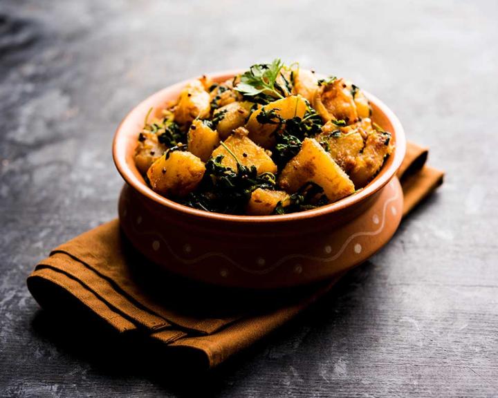 Spinach and Sweet Potato Curry (Saag Aloo)