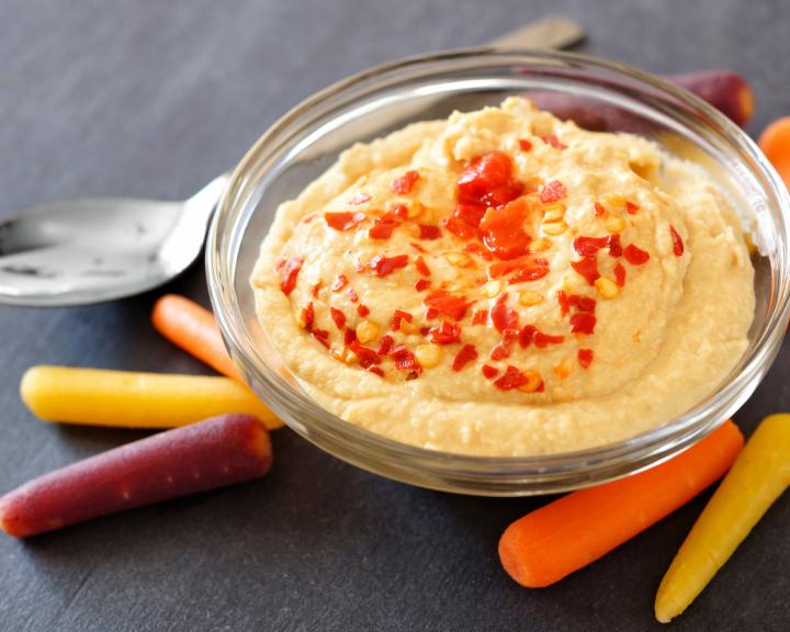 Baby Carrots and Spicy Cream Dip