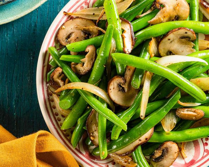 Green Beans with Mushrooms and Onions