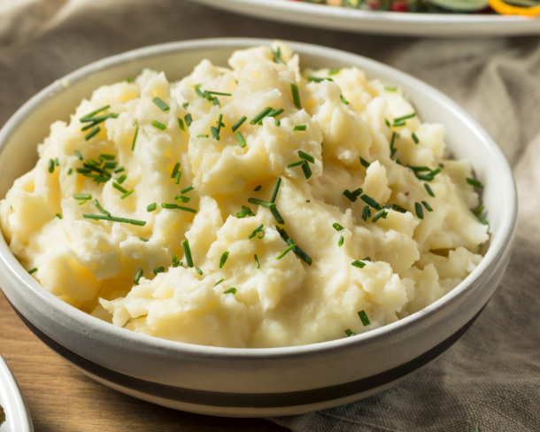 A bowl of mashed potatoes and cauliflower