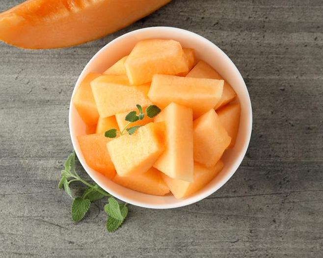 cantaloupe cubes in a bowl