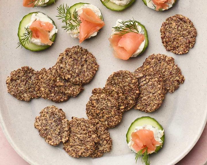 Low-Carb Rosemary Flax Crackers