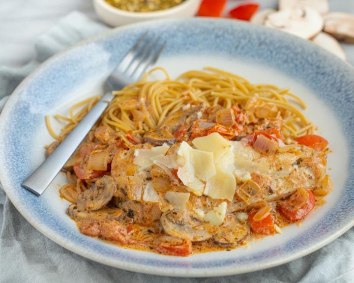 Pesto Chicken with Vegetables and Spaghetti